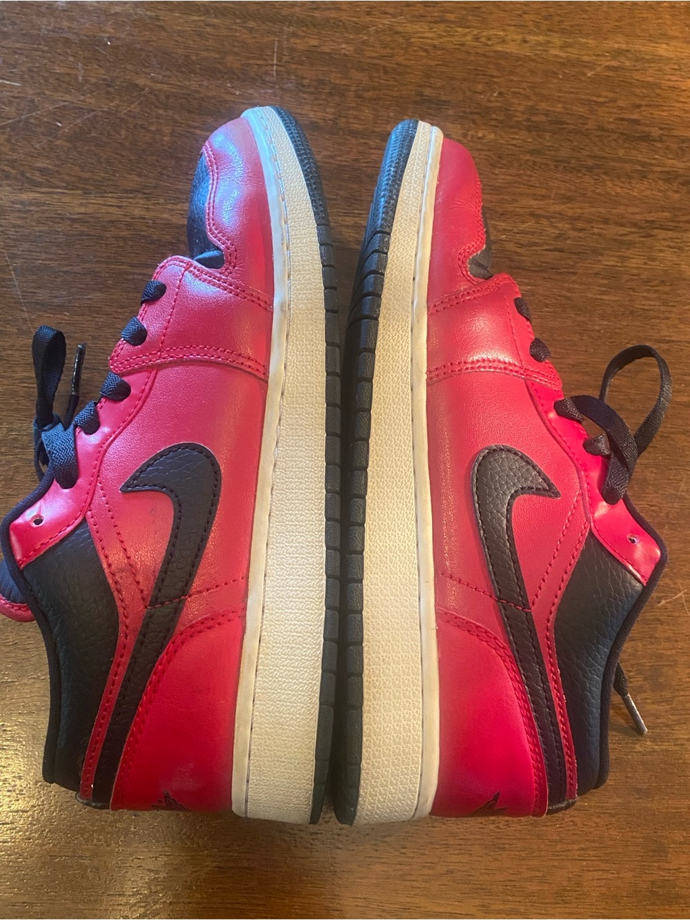 Jordan Air Jordan 1 Low GS Red/Black Leather Sneakers 553560-605 kids Size 6.5Y